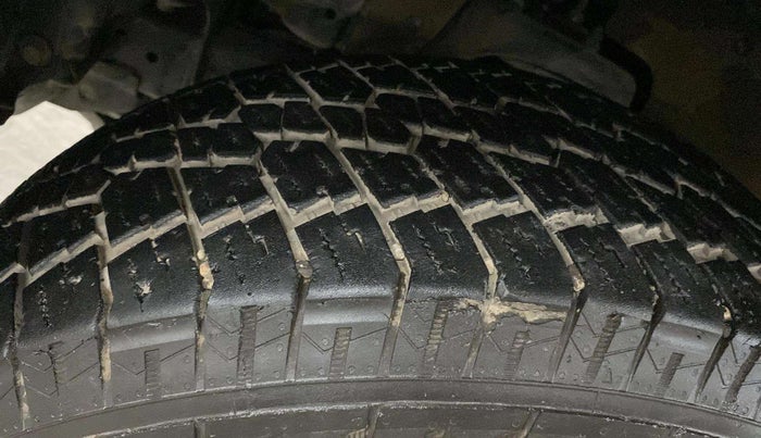 2023 Mahindra Thar LX D AT 4WD HT, Diesel, Automatic, 29,879 km, Right Front Tyre Tread