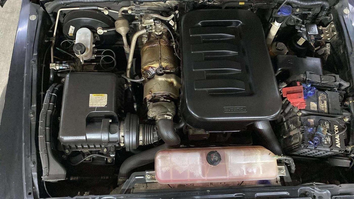 2023 Mahindra Thar LX D AT 4WD HT, Diesel, Automatic, 30,200 km, Engine View - Right