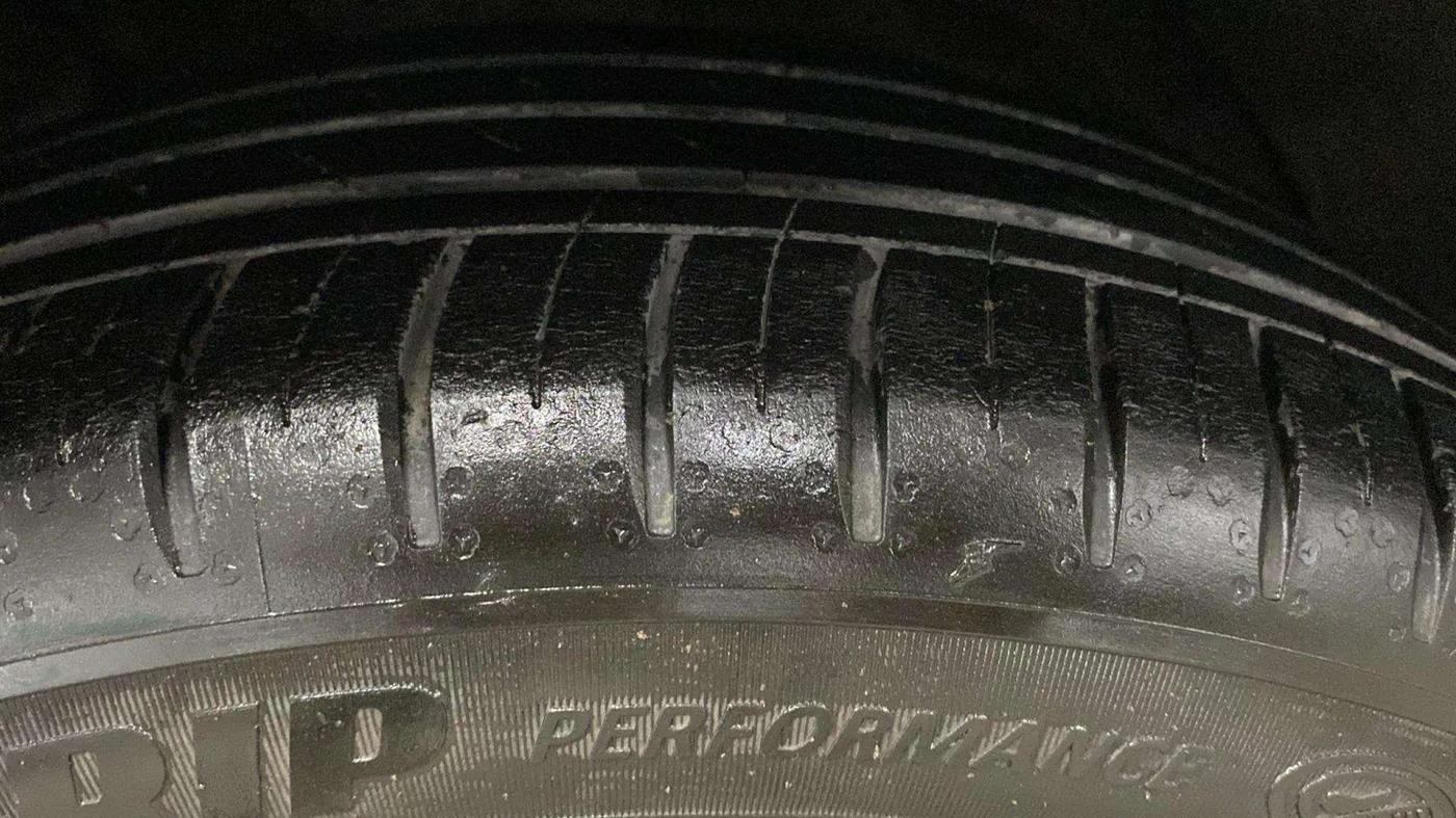 2021 MG HECTOR SHARP 1.5 PETROL CVT, Petrol, Automatic, 49,364 km, Right Front Tyre Tread