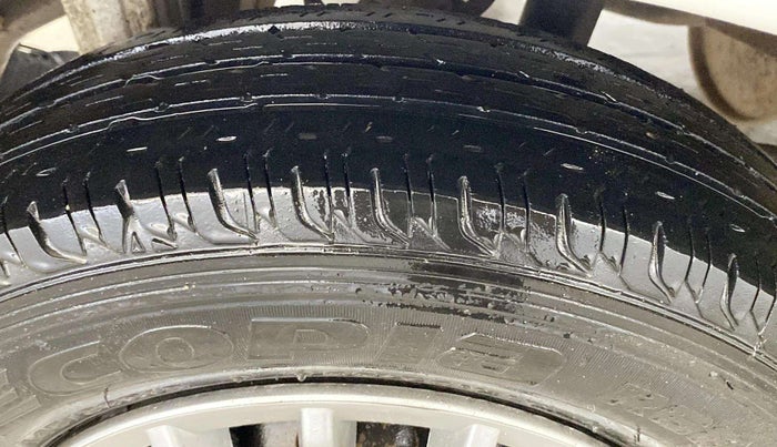 2014 Maruti Alto 800 LXI, Petrol, Manual, 73,029 km, Left Front Tyre Tread