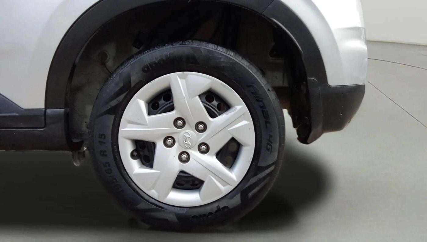 2021 Hyundai VENUE S+ 1.2, Petrol, Manual, 46,780 km, Left Rear Wheel