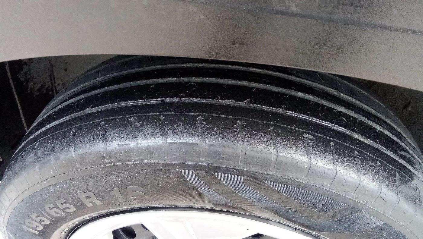 2021 Hyundai VENUE S+ 1.2, Petrol, Manual, 46,780 km, Left Front Tyre Tread