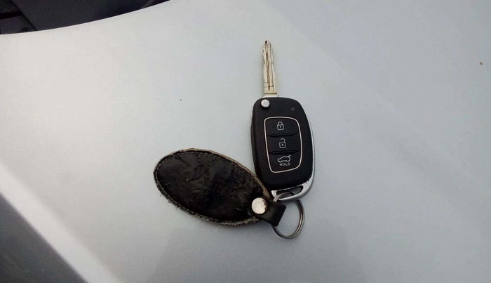 2021 Hyundai VENUE S+ 1.2, Petrol, Manual, 46,780 km, Key Close Up