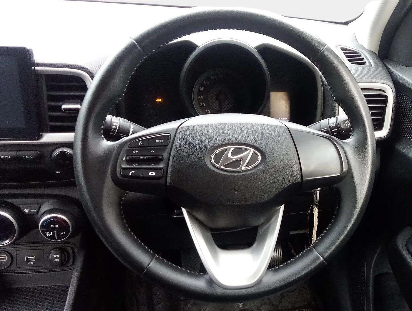 2021 Hyundai VENUE S+ 1.2, Petrol, Manual, 46,780 km, Steering Wheel Close Up