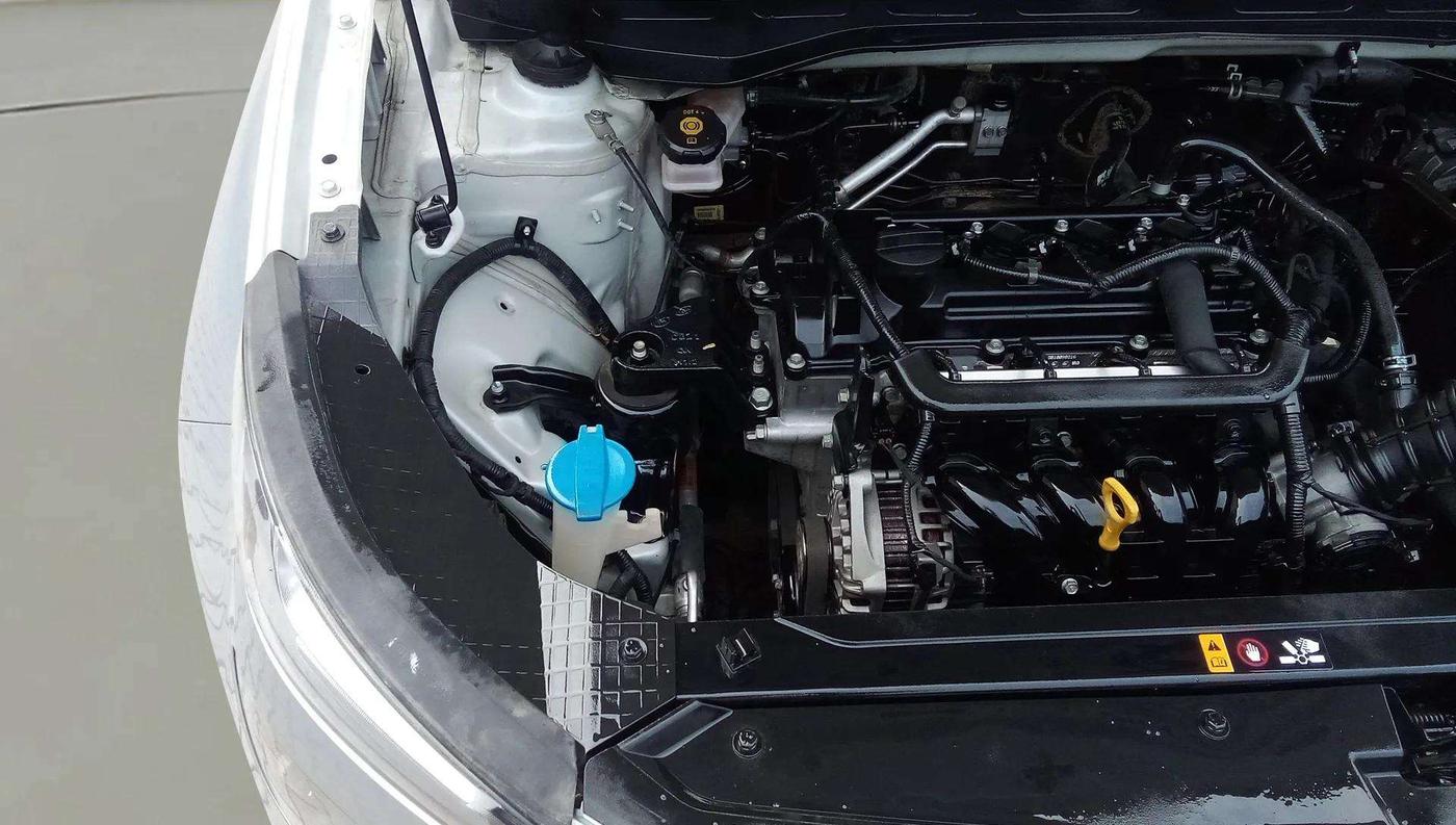 2021 Hyundai VENUE S+ 1.2, Petrol, Manual, 46,780 km, Engine View - Right