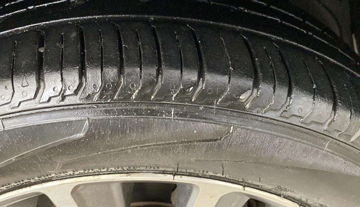2018 Maruti Ciaz ALPHA 1.5 SHVS PETROL, Petrol, Manual, 87,561 km, Right Front Tyre Tread