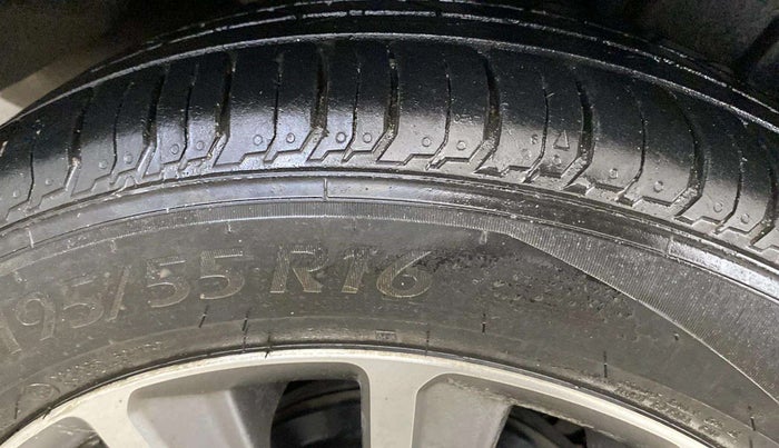 2018 Maruti Ciaz ALPHA 1.5 SHVS PETROL, Petrol, Manual, 87,561 km, Left Front Tyre Tread