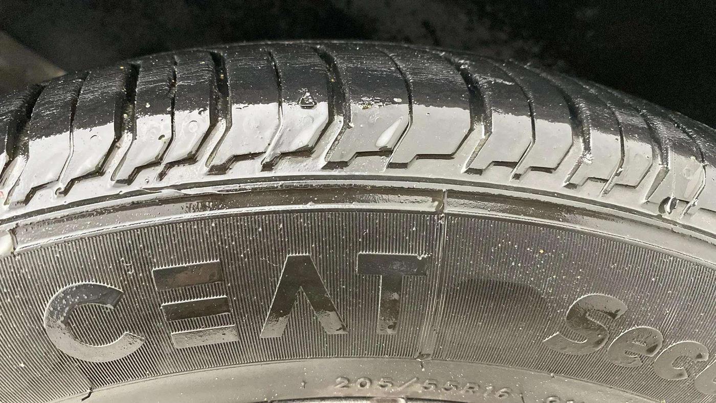 2022 Skoda SLAVIA STYLE 1.0L TSI AT, Petrol, Automatic, 19,051 km, Right Front Tyre Tread