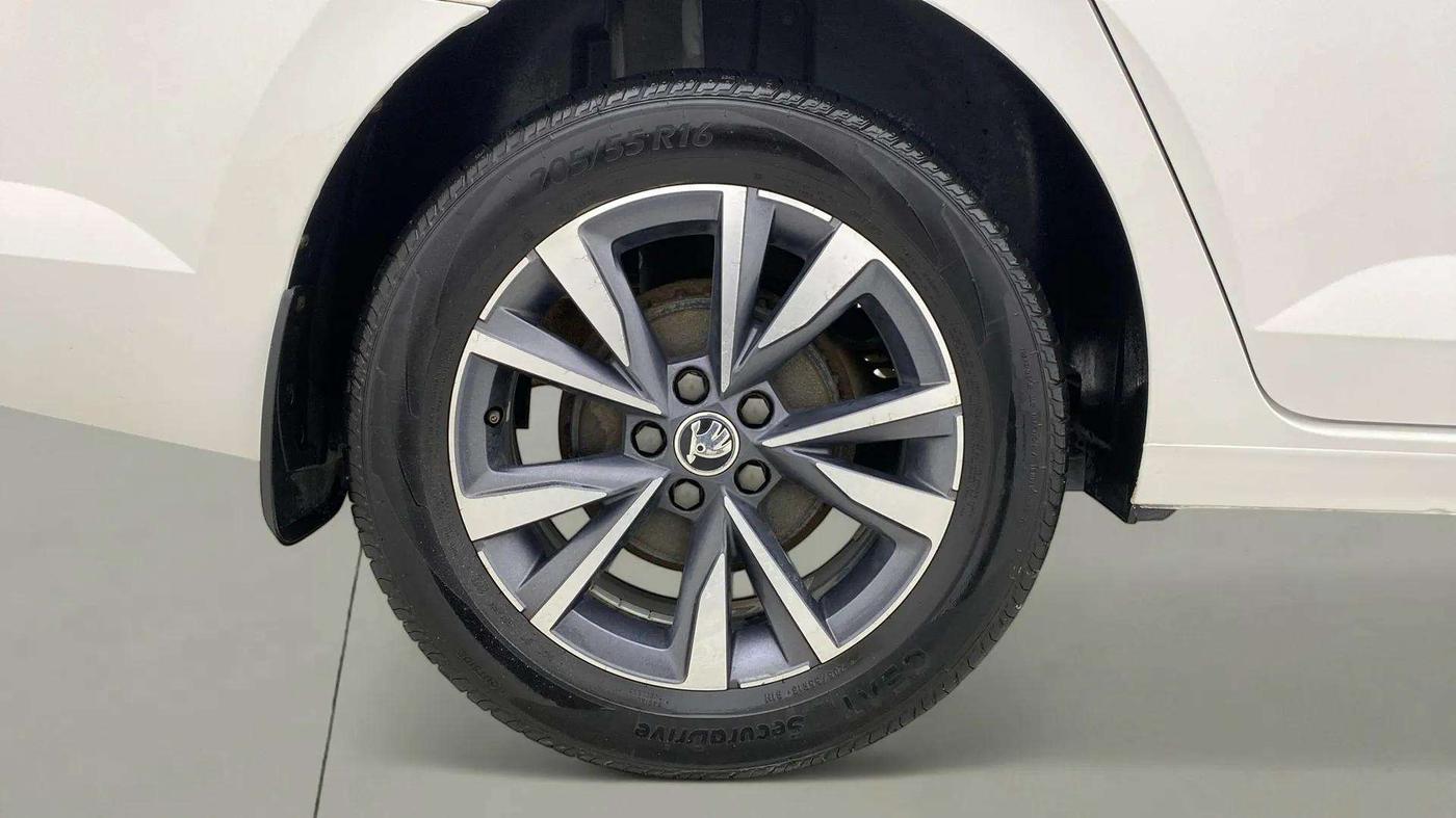 2022 Skoda SLAVIA STYLE 1.0L TSI AT, Petrol, Automatic, 19,051 km, Right Rear Wheel