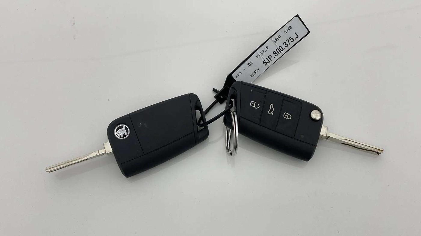 2022 Skoda SLAVIA STYLE 1.0L TSI AT, Petrol, Automatic, 19,051 km, Key Close Up