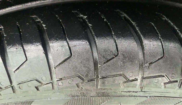 2020 Maruti Swift VXI, Petrol, Manual, 52,877 km, Left Front Tyre Tread