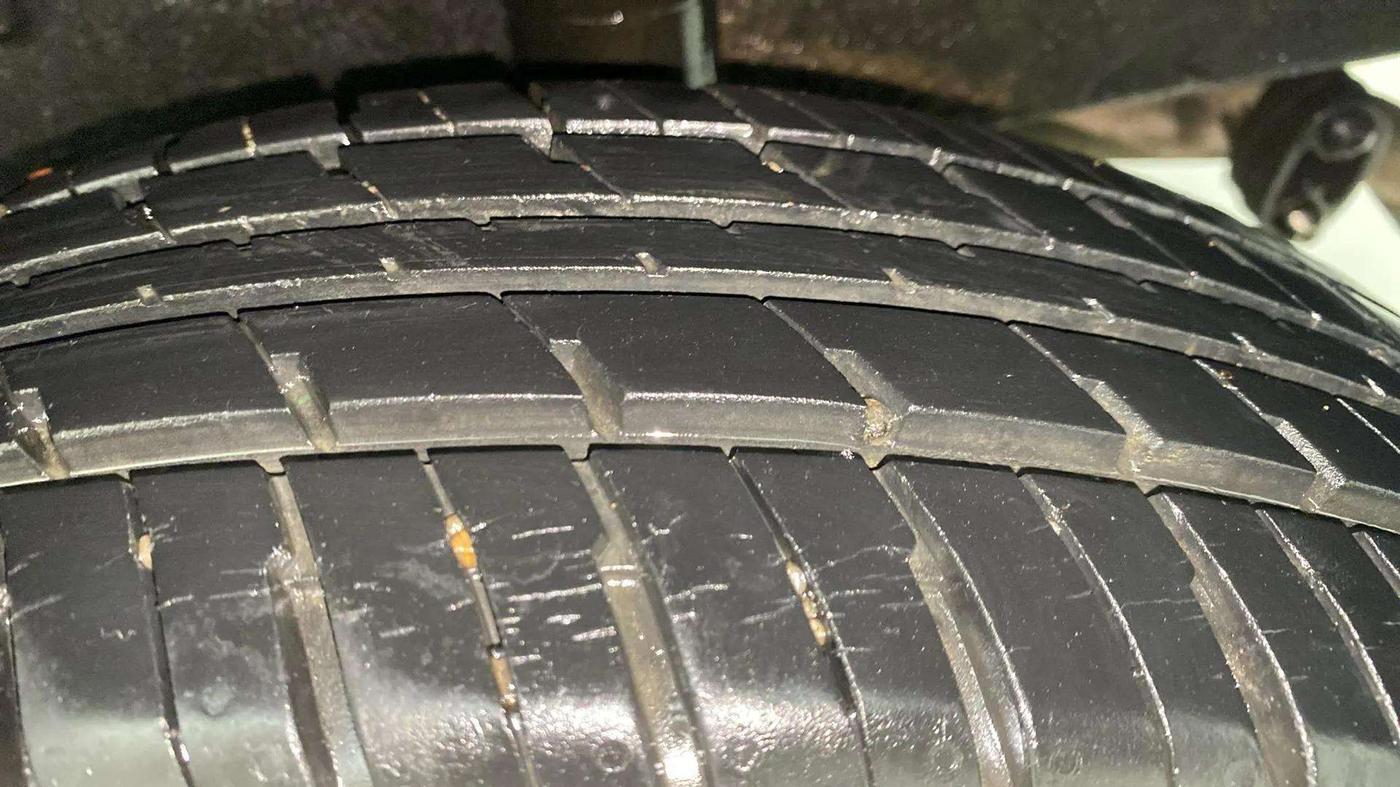 2019 Renault Kwid RXT 1.0 AMT (O), Petrol, Automatic, 24,047 km, Left Rear Tyre Tread