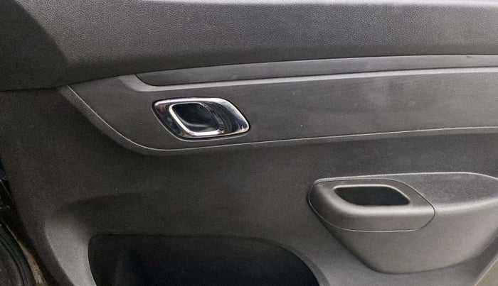 2019 Renault Kwid RXT 1.0 AMT (O), Petrol, Automatic, 24,047 km, Driver Side Door Panels Control