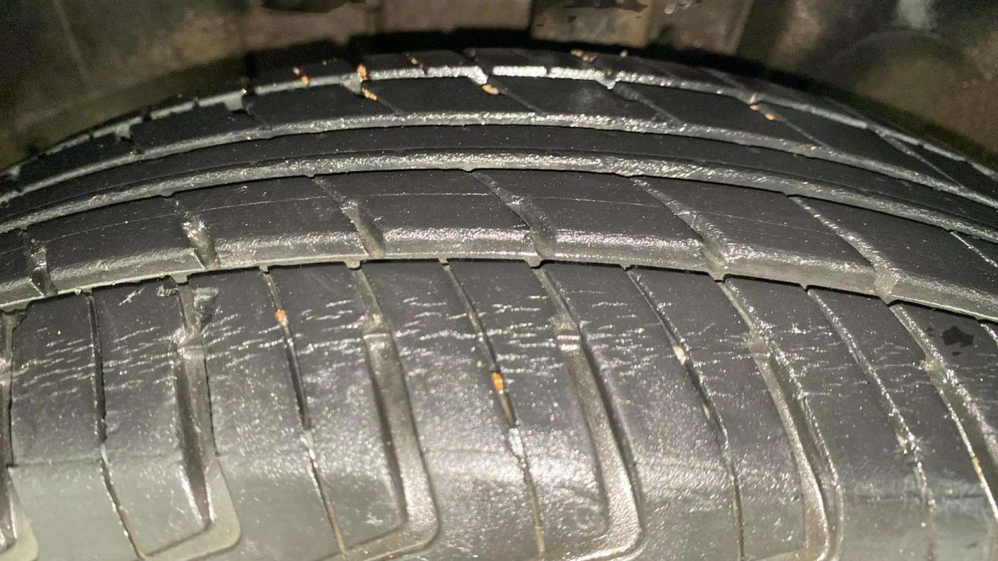 2019 Renault Kwid RXT 1.0 AMT (O), Petrol, Automatic, 24,047 km, Left Front Tyre Tread