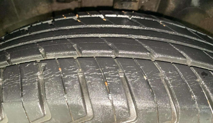 2019 Renault Kwid RXT 1.0 AMT (O), Petrol, Automatic, 24,047 km, Left Front Tyre Tread