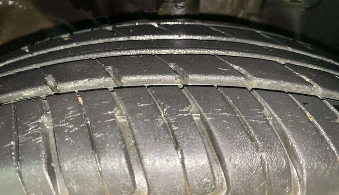 2019 Renault Kwid RXT 1.0 AMT (O), Petrol, Automatic, 24,047 km, Right Front Tyre Tread