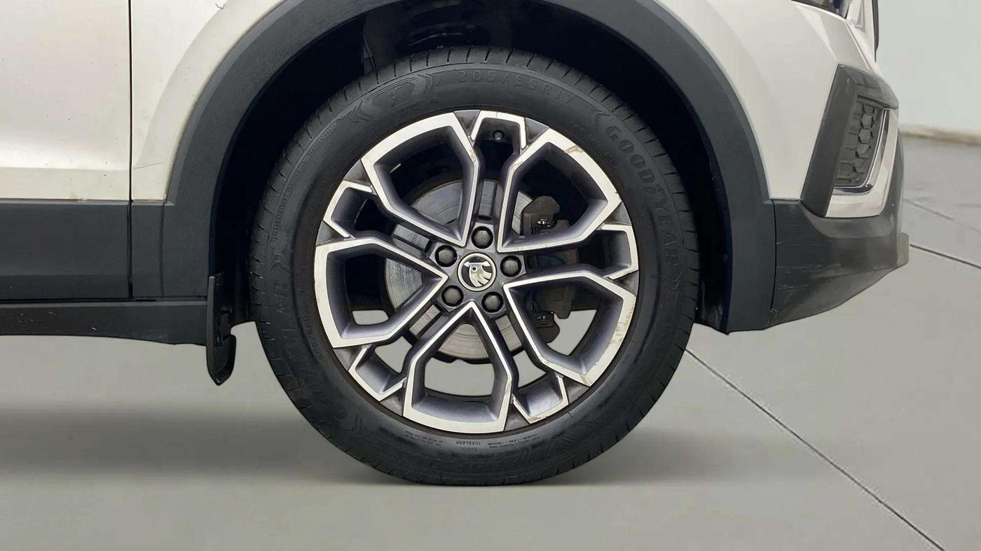 2021 Skoda KUSHAQ STYLE 1.0L TSI AT, Petrol, Automatic, 28,733 km, Right Front Wheel