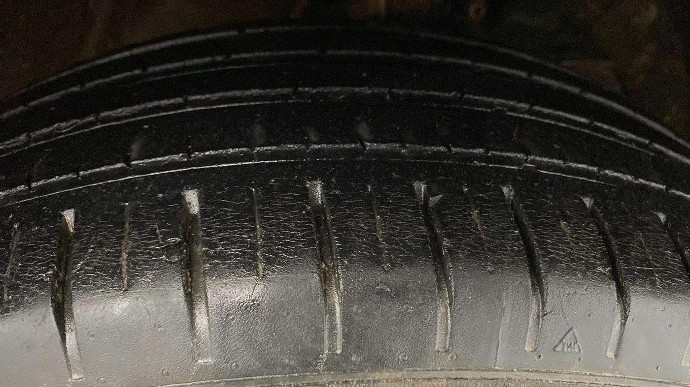 2022 Toyota Glanza V, Petrol, Manual, 35,711 km, Right Front Tyre Tread