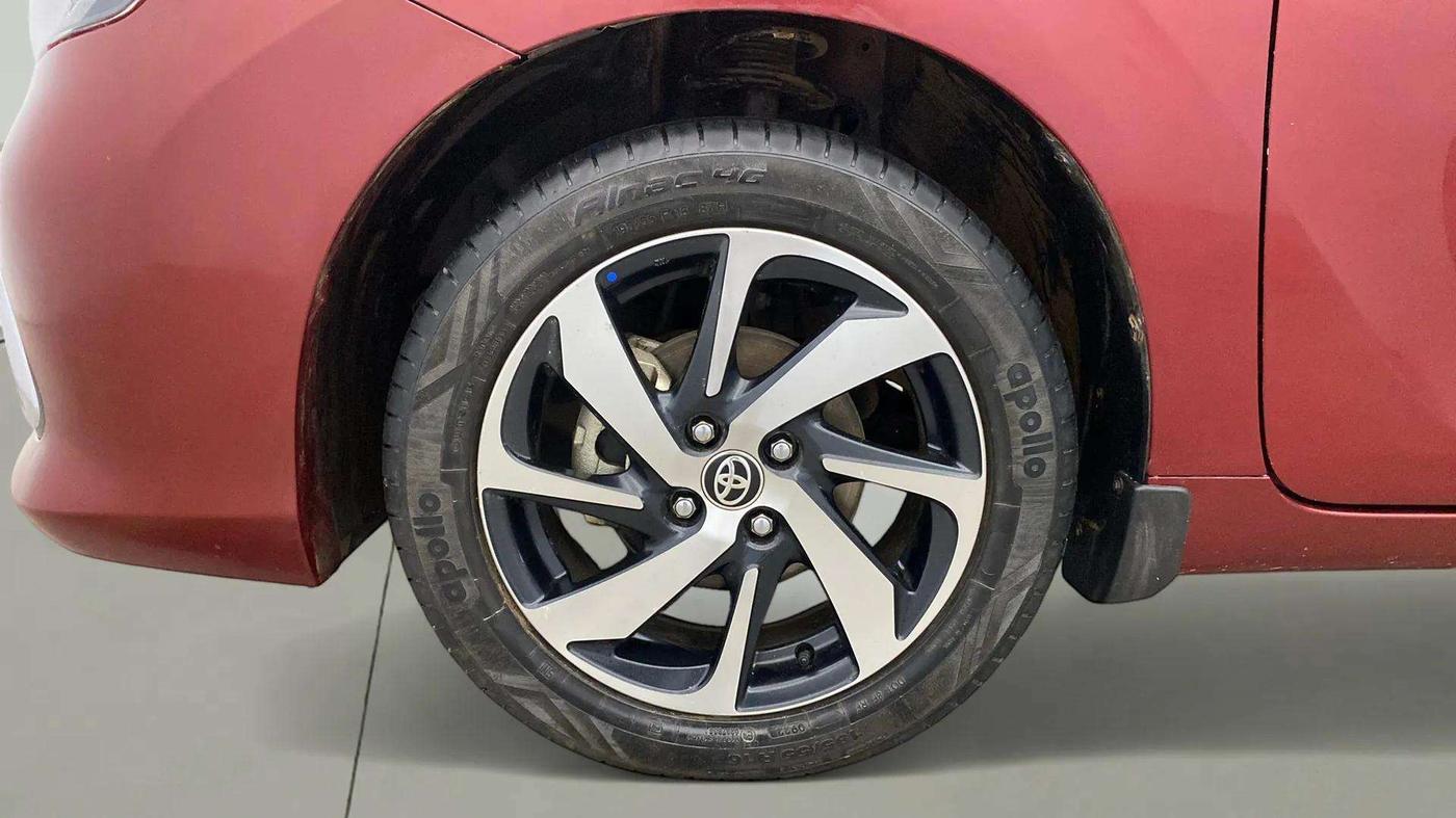 2022 Toyota Glanza V, Petrol, Manual, 35,711 km, Left Front Wheel