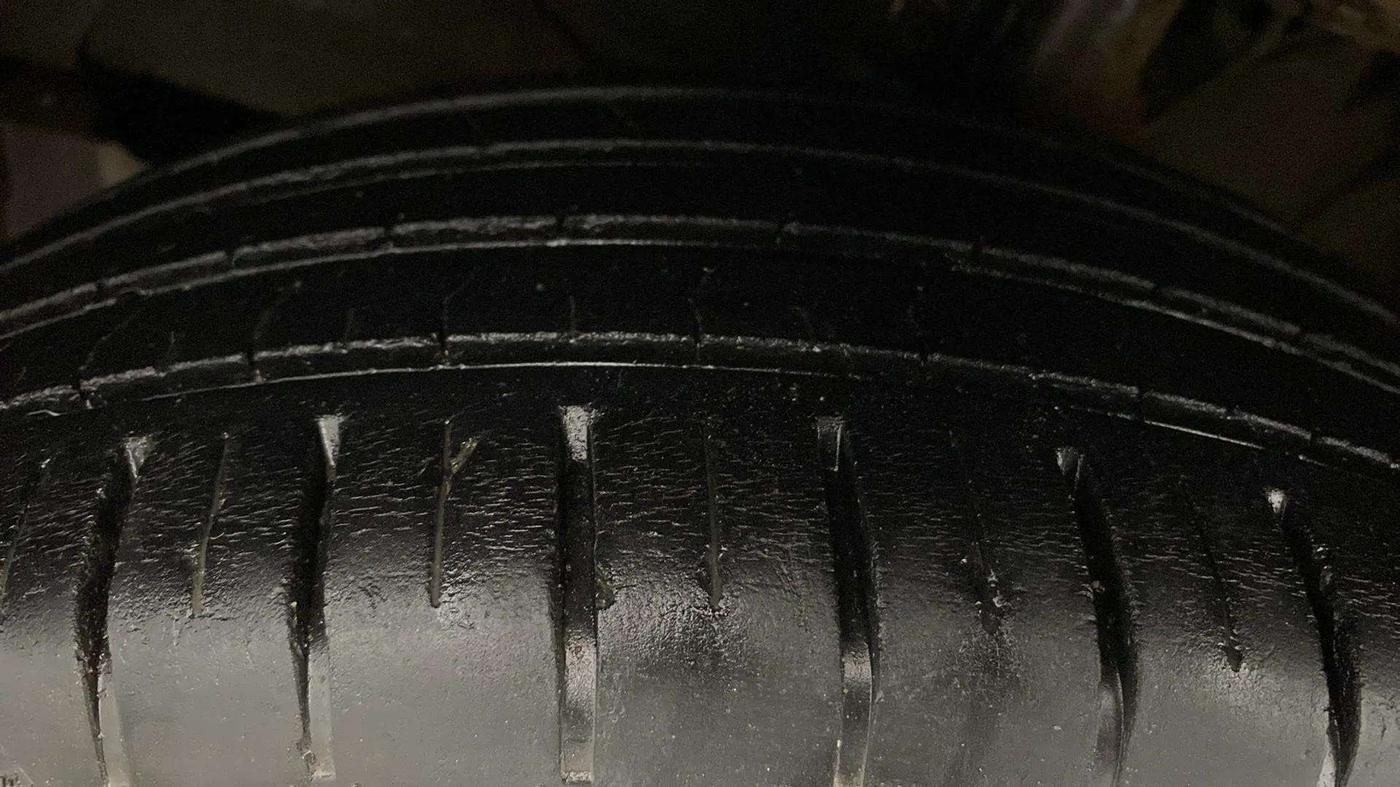 2022 Toyota Glanza V, Petrol, Manual, 35,711 km, Left Front Tyre Tread