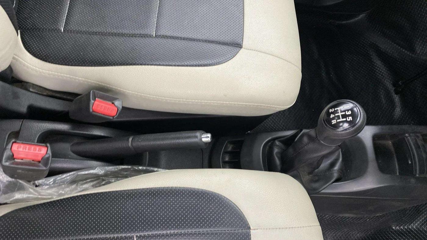 2018 Maruti Wagon R 1.0 VXI OPT, Petrol, Manual, 72,461 km, Gear Lever