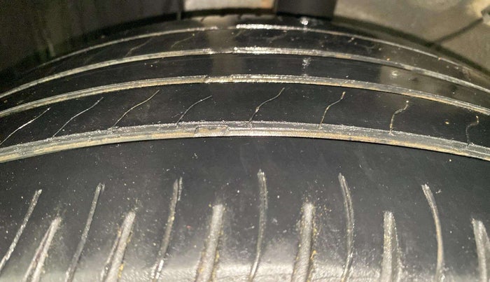 2020 KIA SONET HTX 1.5, Diesel, Manual, 53,632 km, Left Front Tyre Tread