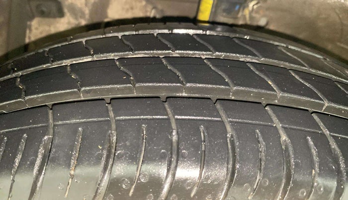 2017 Maruti Ertiga VXI, Petrol, Manual, 27,099 km, Left Front Tyre Tread
