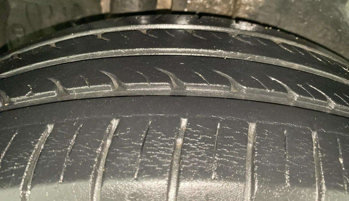 2017 Maruti Ertiga VXI, Petrol, Manual, 27,099 km, Right Rear Tyre Tread
