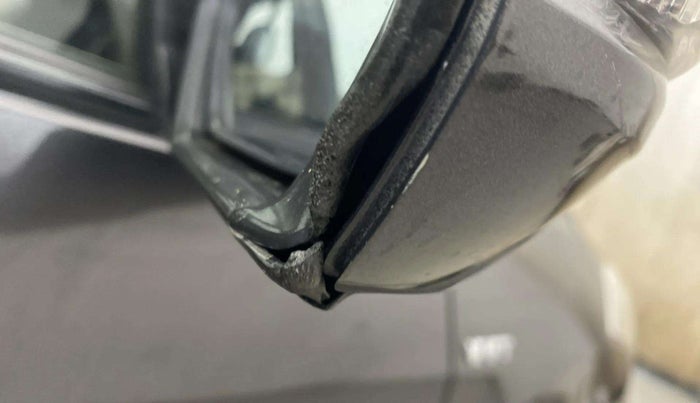 2017 Maruti Ertiga VXI, Petrol, Manual, 27,099 km, Right rear-view mirror - Cover has minor damage