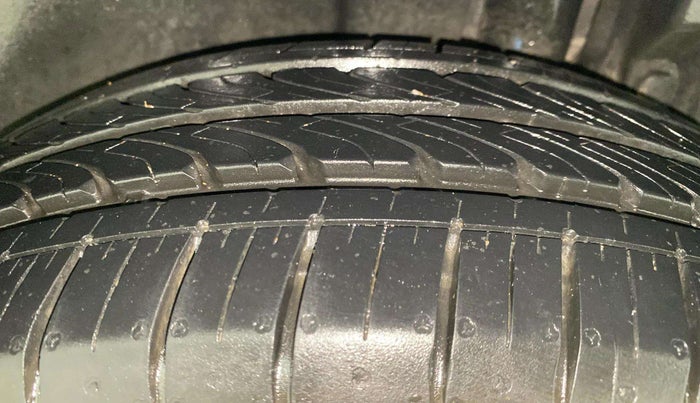 2017 Maruti Ertiga VXI, Petrol, Manual, 27,099 km, Left Rear Tyre Tread