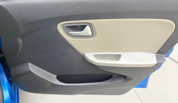 2016 Maruti Alto K10 VXI (O), Petrol, Manual, 97,021 km, Driver Side Door Panels Control