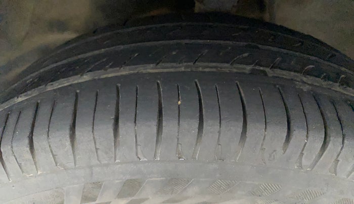 2016 Maruti Alto K10 VXI (O), Petrol, Manual, 97,021 km, Left Front Tyre Tread