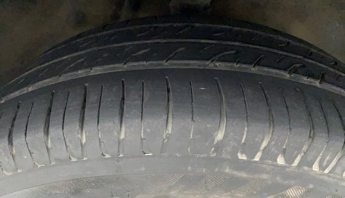 2016 Maruti Alto K10 VXI (O), Petrol, Manual, 97,021 km, Right Front Tyre Tread