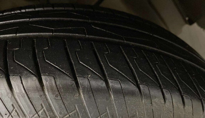 2018 Maruti Baleno DELTA PETROL 1.2, Petrol, Manual, 67,393 km, Right Front Tyre Tread