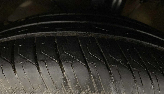 2018 Maruti Baleno DELTA PETROL 1.2, Petrol, Manual, 67,393 km, Left Front Tyre Tread