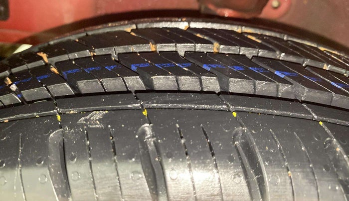 2018 Hyundai Eon ERA +, Petrol, Manual, 28,501 km, Left Front Tyre Tread
