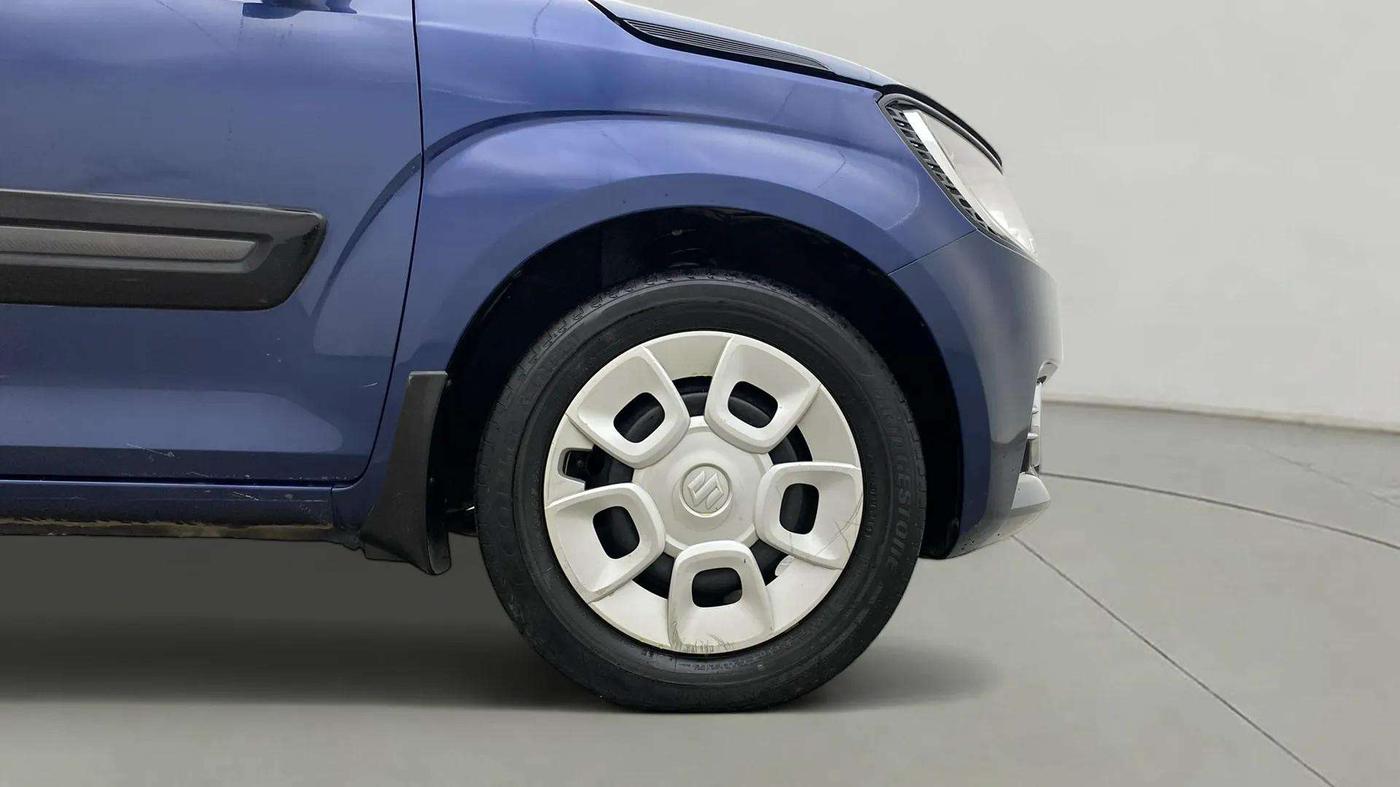 2019 Maruti IGNIS DELTA 1.2 AMT, Petrol, Automatic, 63,975 km, Right Front Wheel
