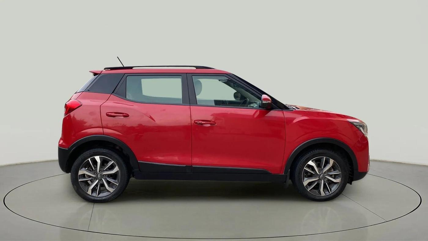 2022 Mahindra XUV300 W8 1.5 DIESEL AMT, Diesel, Automatic, 47,334 km, Right Side View