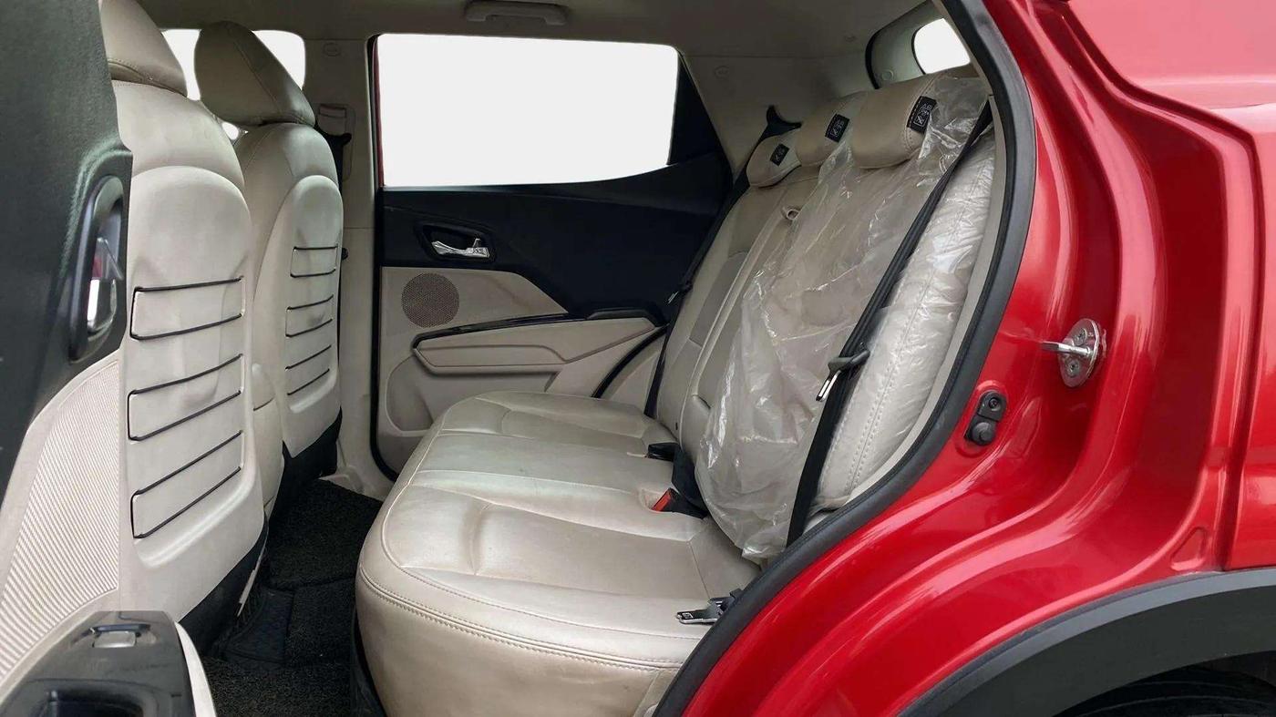 2022 Mahindra XUV300 W8 1.5 DIESEL AMT, Diesel, Automatic, 47,334 km, Right Side Rear Door Cabin