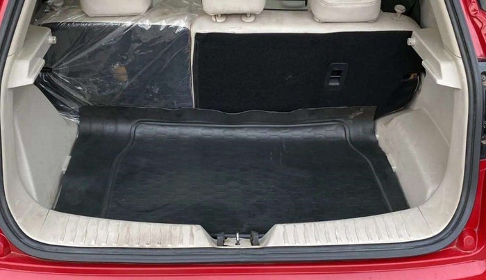 2022 Mahindra XUV300 W8 1.5 DIESEL AMT, Diesel, Automatic, 47,330 km, Boot Inside
