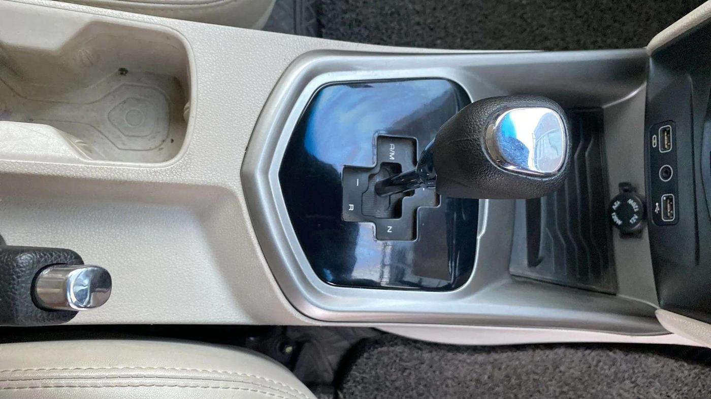 2022 Mahindra XUV300 W8 1.5 DIESEL AMT, Diesel, Automatic, 47,334 km, Gear Lever