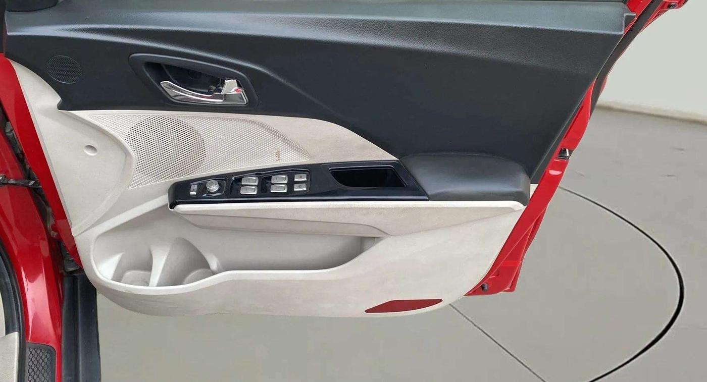 2022 Mahindra XUV300 W8 1.5 DIESEL AMT, Diesel, Automatic, 47,334 km, Driver Side Door Panels Control