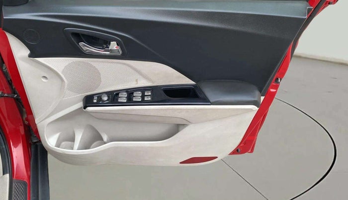 2022 Mahindra XUV300 W8 1.5 DIESEL AMT, Diesel, Automatic, 47,330 km, Driver Side Door Panels Control