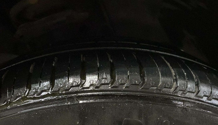 2017 Tata TIGOR XZ PETROL, Petrol, Manual, 77,164 km, Right Front Tyre Tread