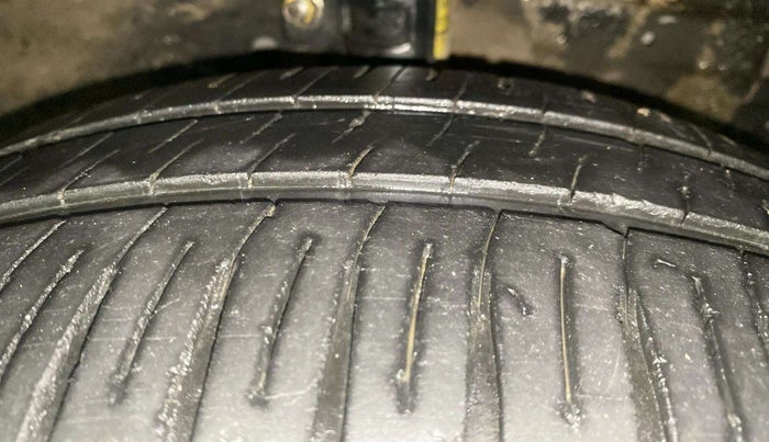 2014 Maruti Ertiga VXI, Petrol, Manual, 76,309 km, Right Front Tyre Tread