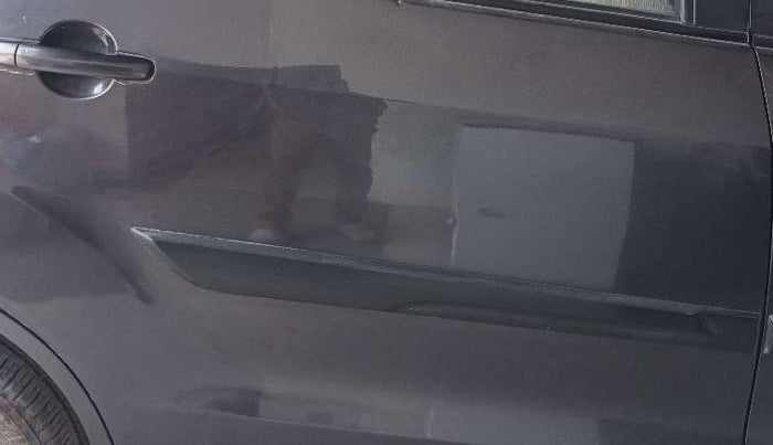 2014 Maruti Ertiga VXI, Petrol, Manual, 76,309 km, Right rear door - Slightly dented