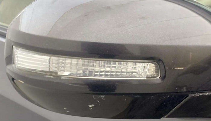 2014 Maruti Ertiga VXI, Petrol, Manual, 76,309 km, Right rear-view mirror - Minor scratches
