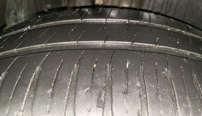 2014 Maruti Ertiga VXI, Petrol, Manual, 76,309 km, Right Rear Tyre Tread