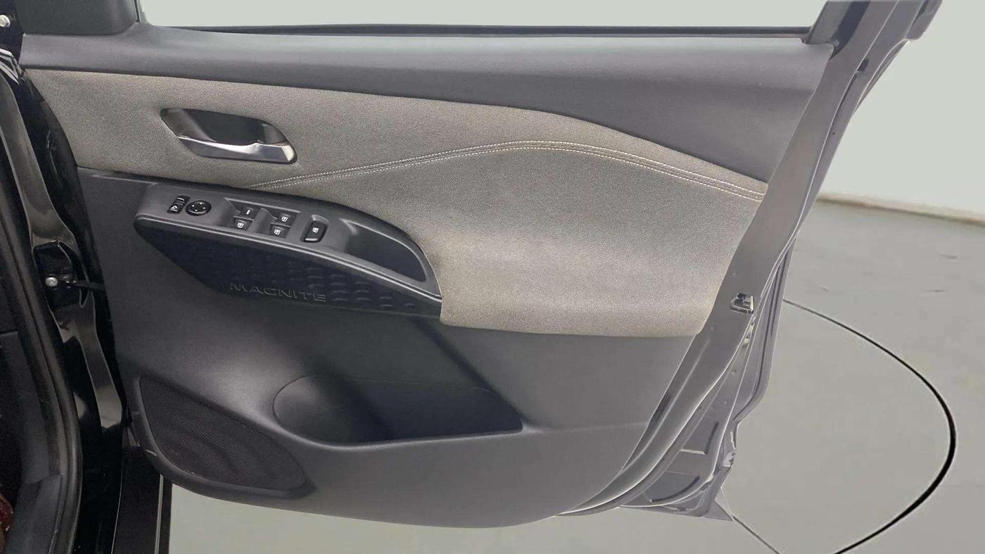 2024 Nissan MAGNITE N-Connecta B4D 1.0 Petrol MT, Petrol, Manual, 4,522 km, Driver Side Door Panels Control