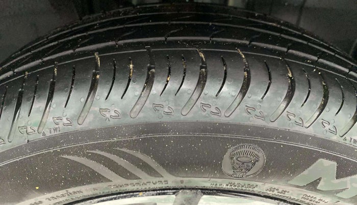 2024 Nissan MAGNITE N-Connecta B4D 1.0 Petrol MT, Petrol, Manual, 4,433 km, Right Front Tyre Tread